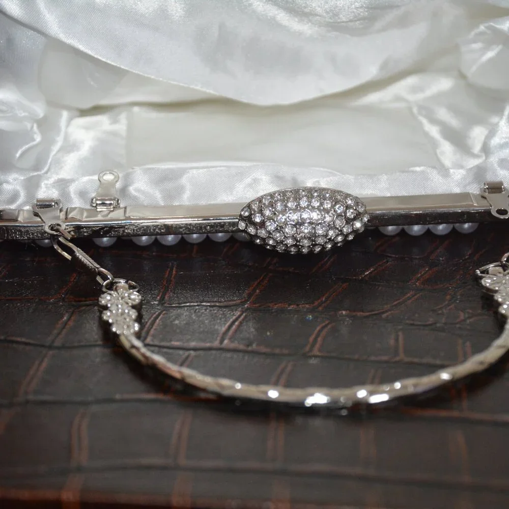Elegant White Pearl Clutch - Picture 2 of 14